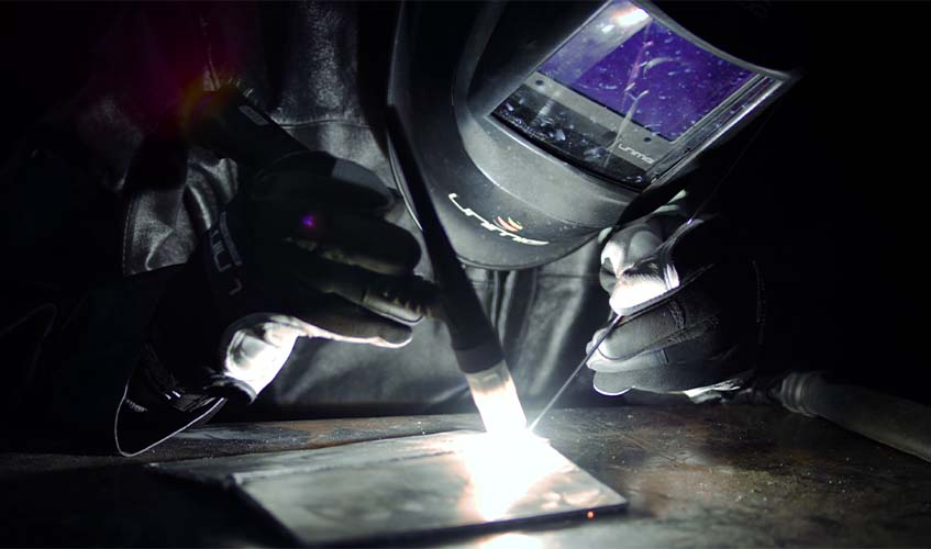 AC/DC High Frequency TIG TIG weld aluminium without issues with AC. High-Frequency TIG (H/F TIG) gives you more control when starting or stopping the arc and reduces the risk of contaminating the tungsten or the weld. The RAZOR MULTI 230 AC/DC can also Pulse TIG in both AC & DC.