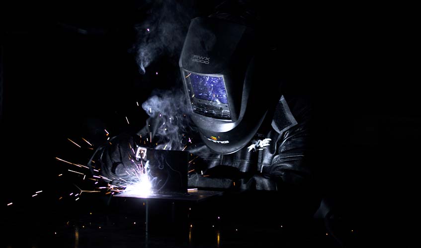 PULSE MMA (STICK) Pulse MMA (STICK) welding helps reduce spatter, improves heat control and allows for an easier removal of slag. It also improves the speed and efficiency of vertical up welds by eliminating the use of the “Christmas Tree” technique, while still maintaining root fusion.