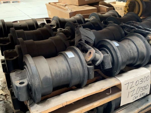 ROLLER TO SUIT EXCAVATOR SERIES - KOMATSU 7Z0330 - QWS - Welding Supply Solutions