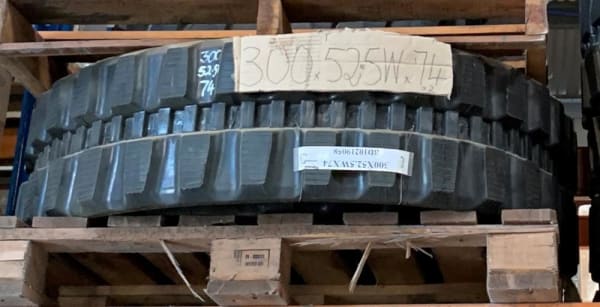 RUBBER TRACK 300 X 52.5 X 74 TO SUIT HYUNDAI / VERMEER / JCB - QWS - Welding Supply Solutions