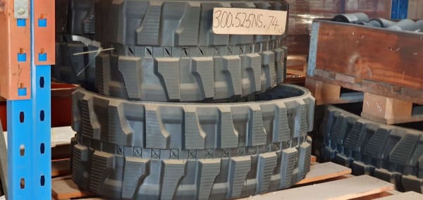 RUBBER TRACK 300 X 52.5 X 74 TO SUIT HYUNDAI / VERMEER / JCB - QWS - Welding Supply Solutions