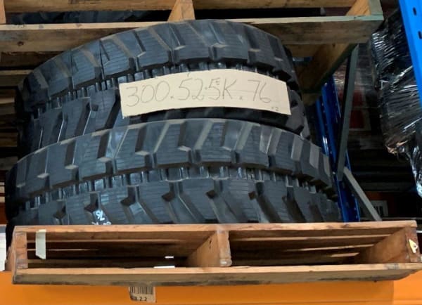 RUBBER TRACK 300 X 52.5 X 76K TO SUIT EXCAVATOR / EARTHMOVER - QWS - Welding Supply Solutions