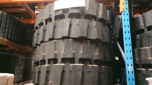 RUBBER TRACK 450 X 81 X 72N TO SUIT KUBOTA / HITACHI / CASE - QWS - Welding Supply Solutions